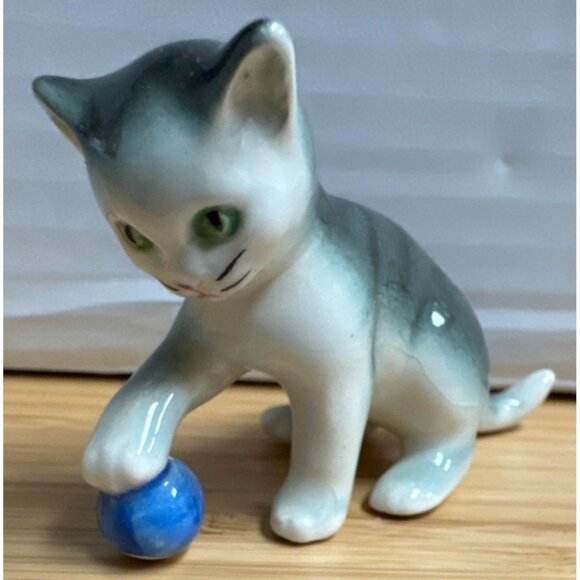 Kitten With Blue Yarn Ball Goebel 3" Porcelain Cat - Picture 1 of 7